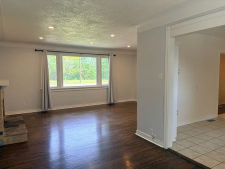 For Lease - 4382 New Street, Burlington, Ontario - Photo 5