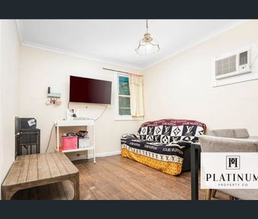 Neat & Spacious 3-Bedroom Home Minutes from Geraldton Town Centre - Photo 1