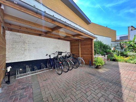 🌿 Rustig wonen in hartje centrum – 2 slpk appartement bij Sint-Michielskerk! - Photo 3