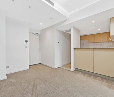 Spacious Apartment in the Heart of Chatswood ** Available Now ** - Photo 1