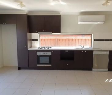 “Located in a popular area of Wyndham Vale” - Photo 4