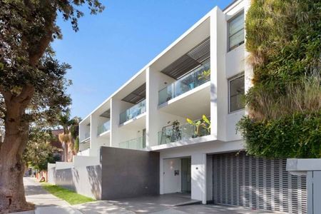 MODERN & SPACIOUS 48SQM STUDIO LOCATED ONE STREET FROM THE BEACH - Photo 5