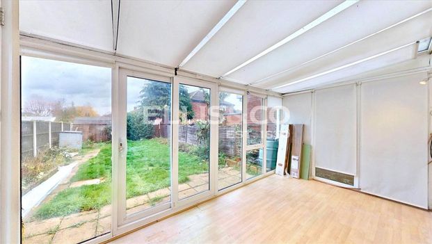 3 bedroom end of terrace house to rent - Photo 1