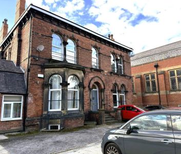 2 bedroom Flat in Flat 5, Leeds - Photo 6