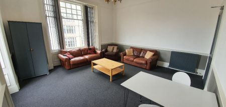 2 bedroom flat to rent - Photo 2