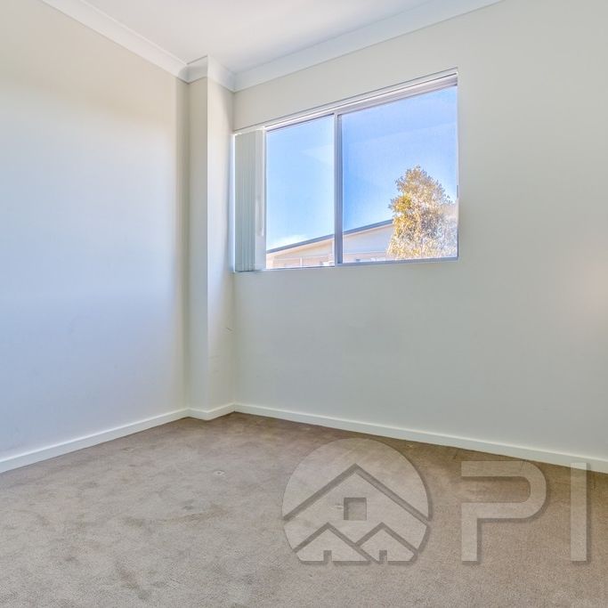 Awesome Specifications, Spacious Internal 3 Bedrooms unit for renting - Photo 1