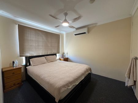 Easy care brick home - Photo 3