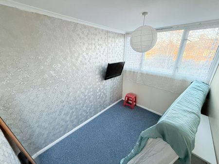 5 Bed Terraced House, Gavestone Road, SE12 - Photo 4