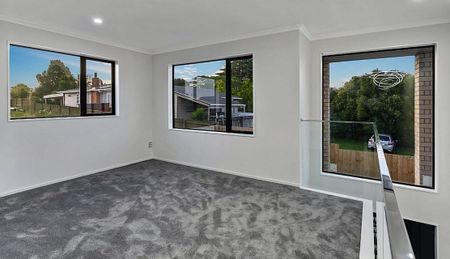 36 Christmas Road - Charming 5BR Manurewa Haven - Photo 4