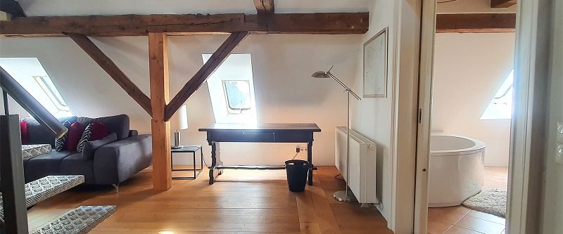 Stilvolles Wohnen direkt an der Weser – Maisonettewohnung mit besonderem Flair zu vermieten - Photo 1