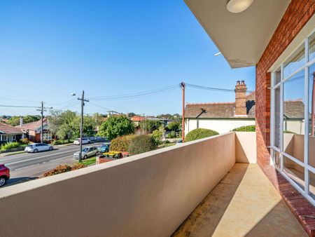 Spacious & Drenched in Natural Light - Photo 5