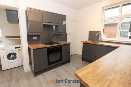 2 bedroom flat to rent - Photo 4
