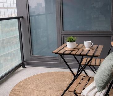 1188 Rue St Antoine O. - Photo 2