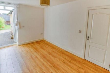 2 bedroom property to rent - Photo 3