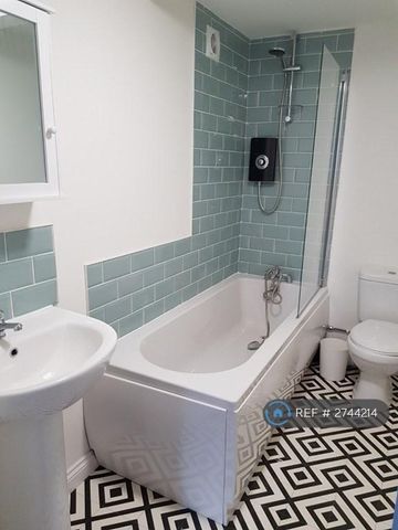 1 bedroom in a house share to rent - Photo 5