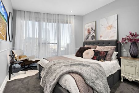 Luxury 32nd Floor Apartment with Uninterrupted City Views - Photo 3