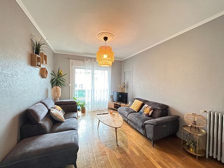 Location Appartement 4 pièces 92m² - Photo 2