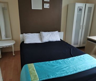 Room in a Shared House, Roberts Avenue, M14 - Photo 2