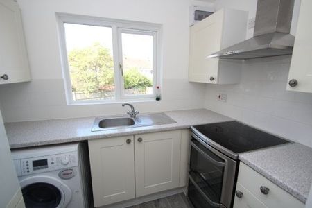 Davies Close, Croydon CR0, Property for rent - Photo 3