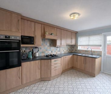 3 bedroom semi-detached house to rent - Photo 5