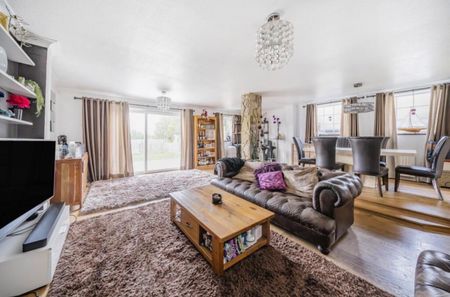 4 Bed Detached House, Gwynne Avenue, CR0 - Photo 2