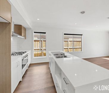 Space, Convenience & Community Living - Photo 5