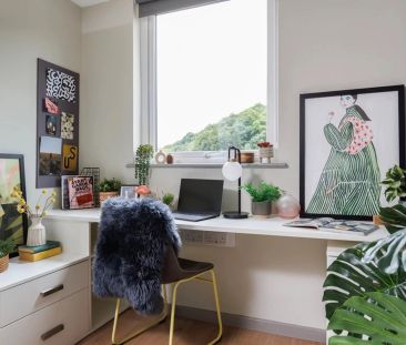 Extra Large Standard Double Ensuite - Photo 3