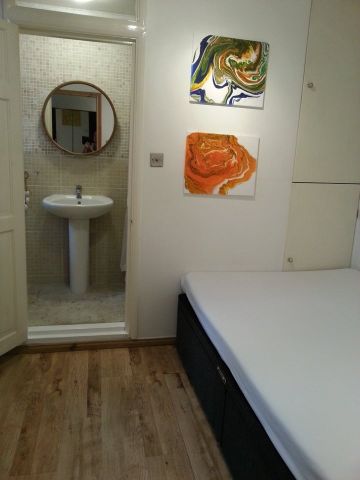 1 Bed Flat, Battersea Bridge Road, SW11 - Photo 2