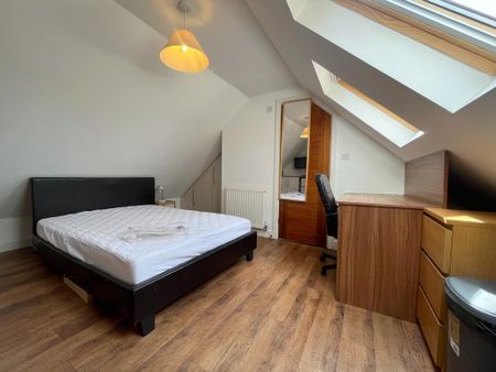 4 bedroom semi-detached house to rent - Photo 3