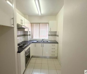 Well Maintained 2 Bedroom Unit! - Photo 6