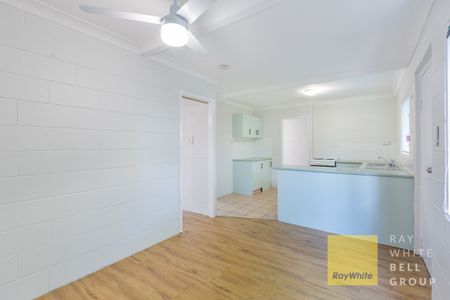 $560 per week / $2,240 Bond - Photo 4