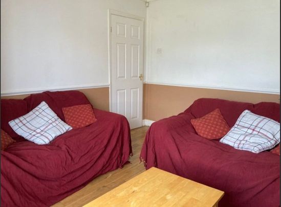 3 Bed Semi-Detached House, Kelso Gardens, LS2 - Photo 1