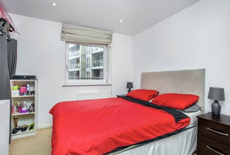 Battersea Park Road, London, SW8 4DA - Photo 5