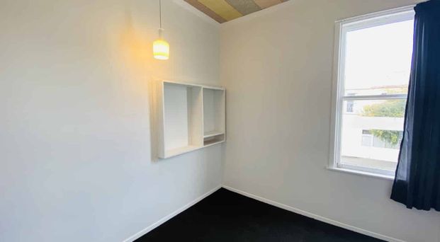 Easy Location - Photo 1