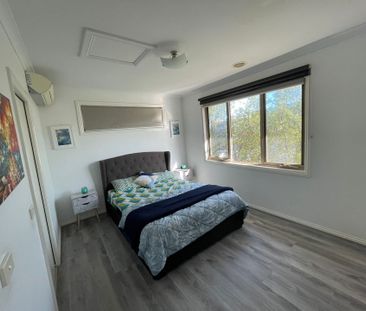 8 Scanlan Street, Bentleigh East - Photo 5