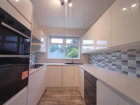 3 bedroom semi-detached house to rent - Photo 4