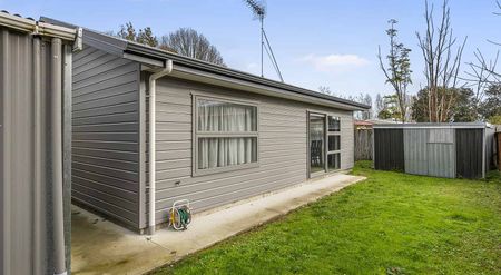 Tidy Two Bed House in Chartwell - Photo 4