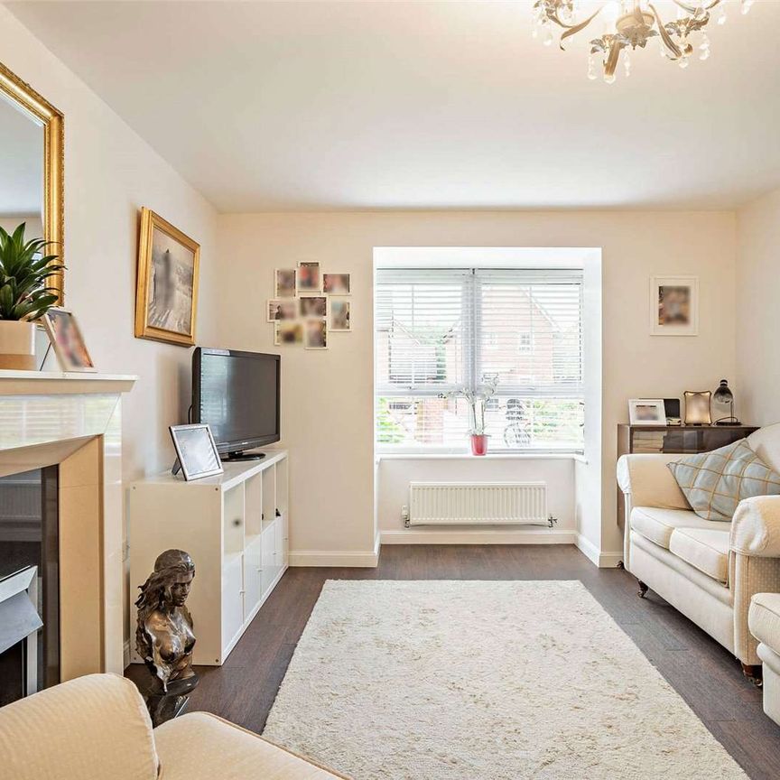 Stylish modern five bedroom family home on Chester cul-de-sac - Photo 1