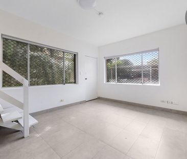 SUNNY 2-BEDROOM TOWNHOUSE IN A BOUTIQUE COMPLEX - Photo 1