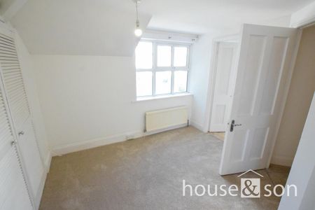 3 bedroom detached house to rent - Photo 3