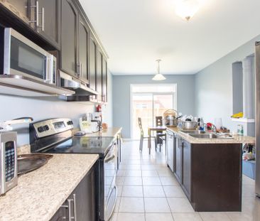 ** ALL INCLUSIVE ** Room For Rent in a Stunning House!! - Photo 6