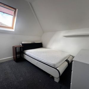 1 Bed Flat, Denzil Avenue, SO14 - Photo 2