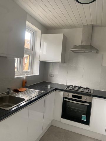 4 Bed Semi-Detached House, Maple Avenue, HA2 - Photo 4