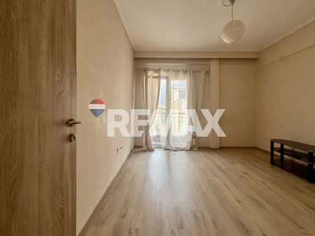 Ανακαινισμένο διαμέρισμα, πολύ κοντά σε στάση μετρό. - Photo 3