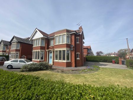 Watson Road, Blackpool, FY4 2DB - Photo 2