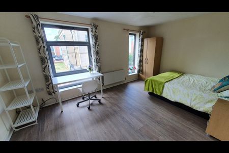 4 Bed Terraced House, Nazareth Road, NG7 - Photo 4