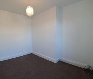 3 bedroom end of terrace house to rent - Photo 3