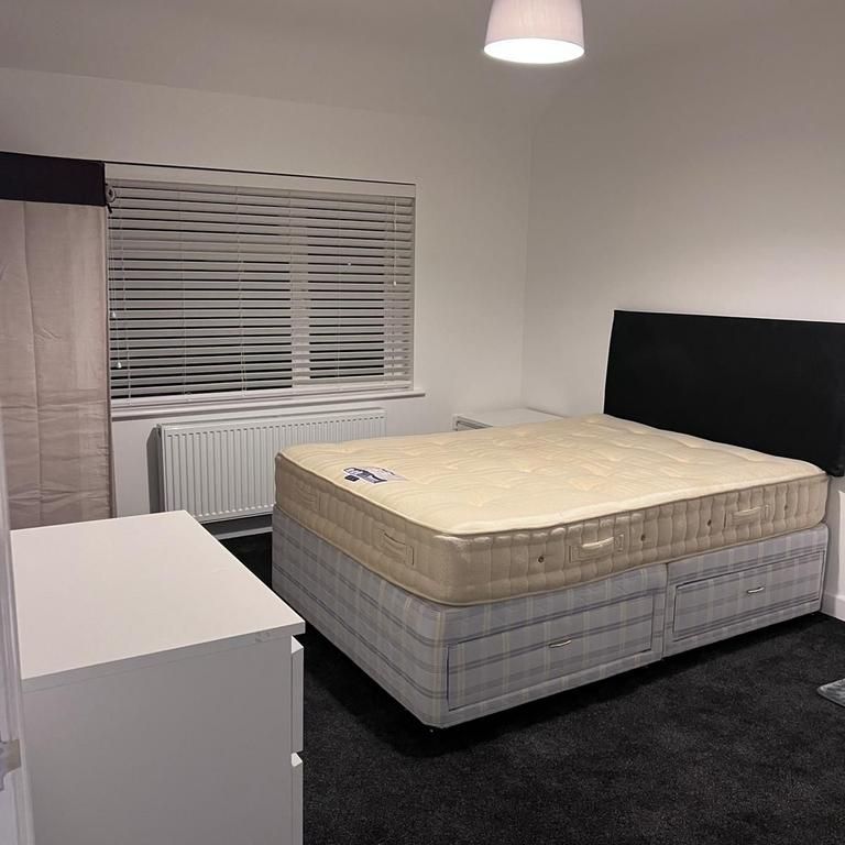 5 bedroom semi-detached house to rent - Photo 1