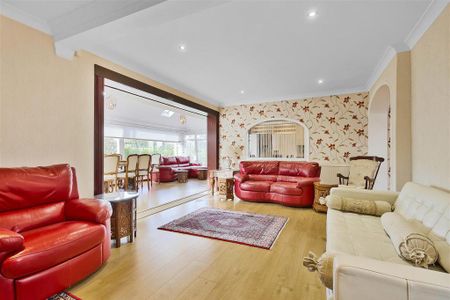 4 bedroom detached house to rent - Photo 4