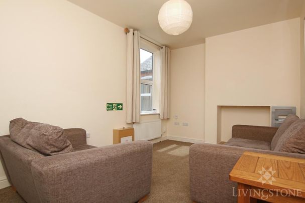 2 bedroom ground floor flat to rent - Photo 1